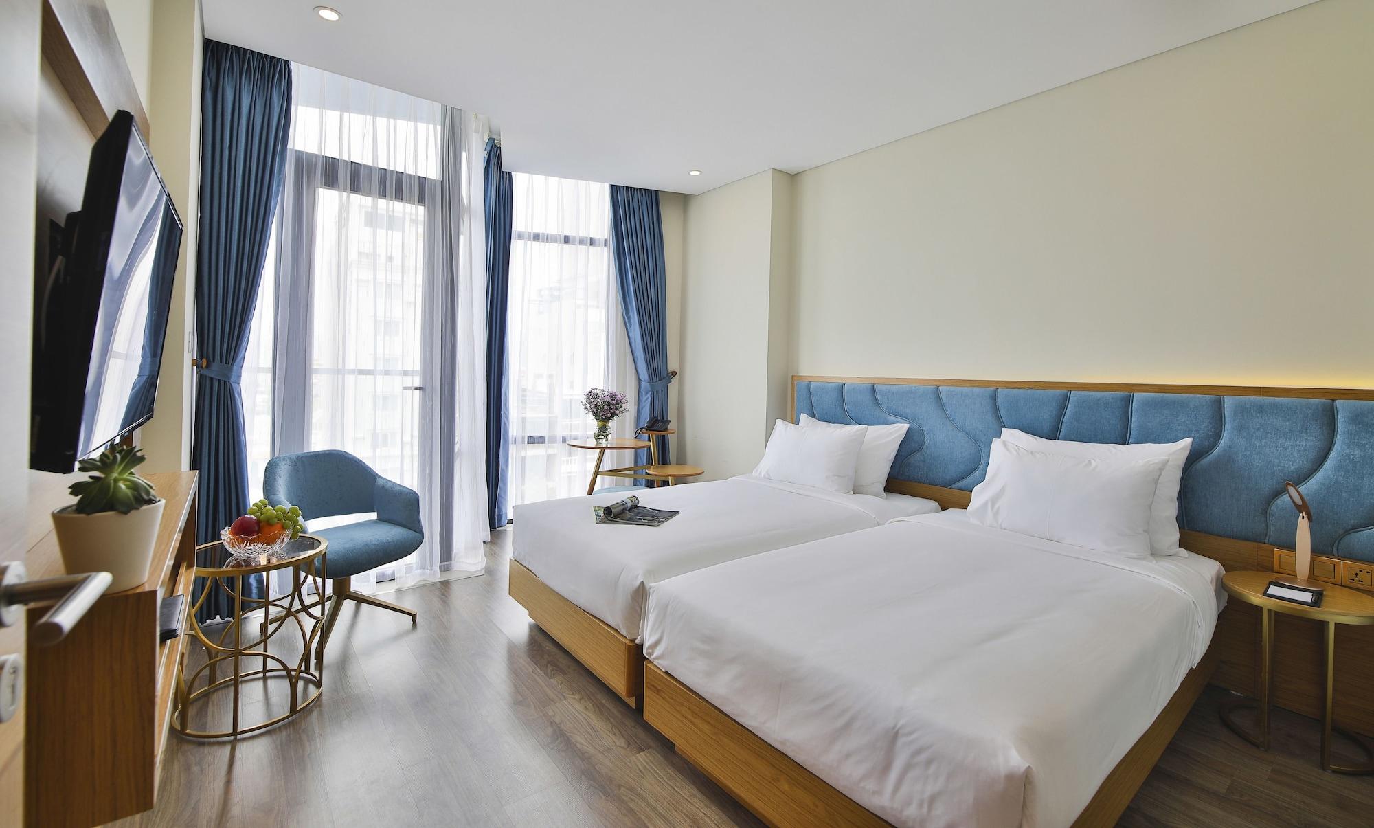 Premier Deluxe Twin Room with Balcony and Bath Tub